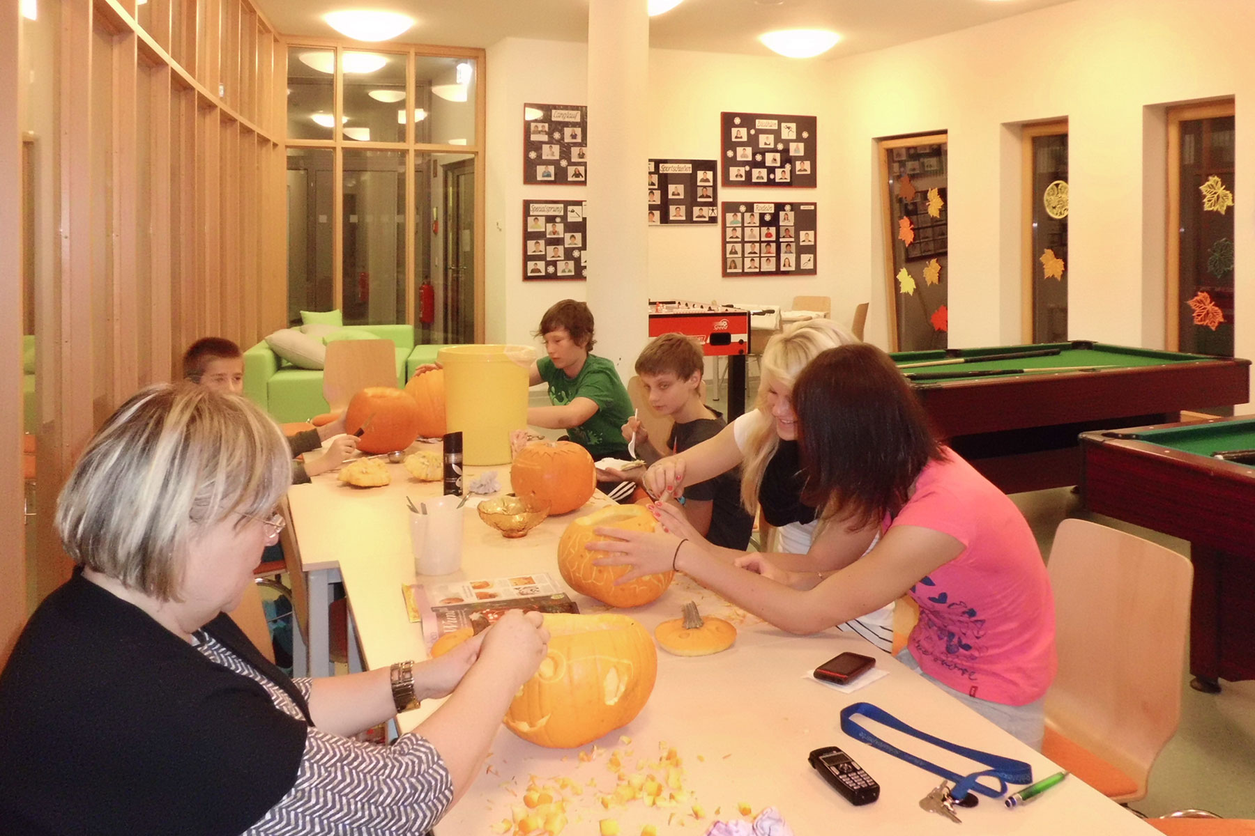 Internat Sportgymnasium Oberhof: Kürbisschnitzen zu Halloween